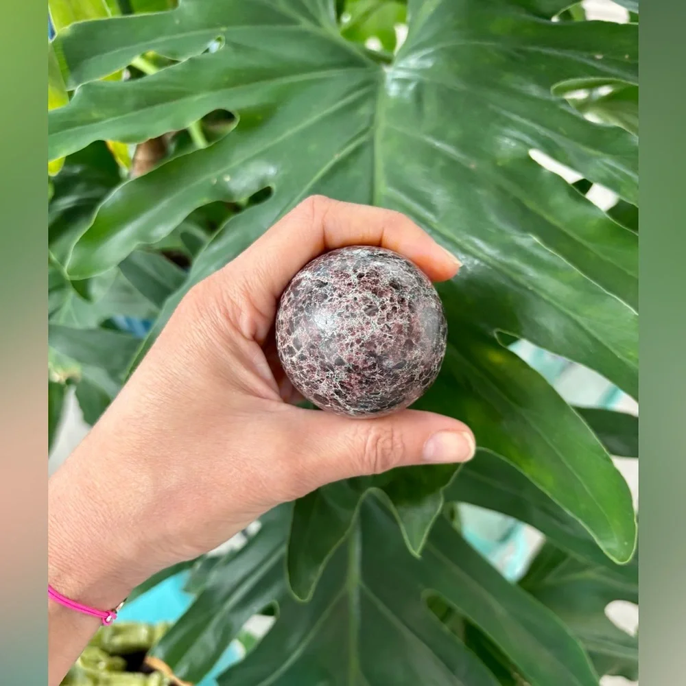 Garnet sphere